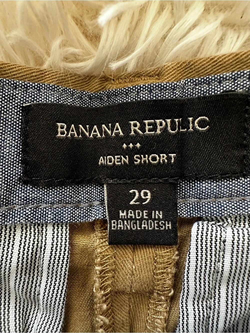 BANANA REPUBLIC Aiden Khaki Chino Shorts Size 29 Stretch Cotton 9” Inseam Men’s